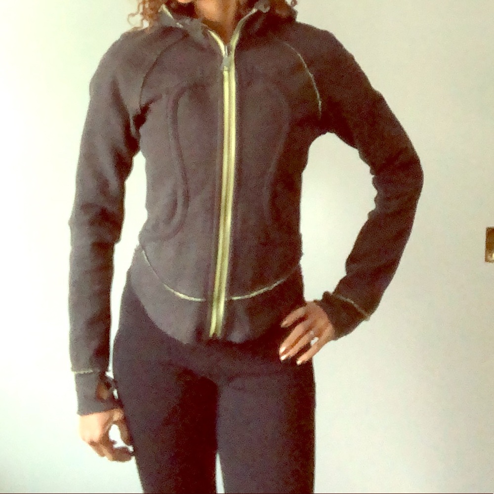 Special Edition lululemon athletica Cropped Hoodie
